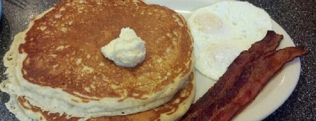 Batter Up Pancakes is one of Lugares favoritos de Jen.