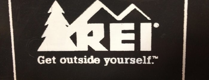 REI is one of สถานที่ที่ Justin ถูกใจ.