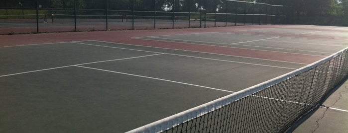 Waveland Tennis Courts is one of Wesleyさんのお気に入りスポット.