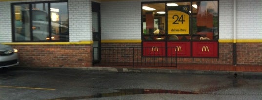 McDonald's is one of สถานที่ที่ Tucker ถูกใจ.