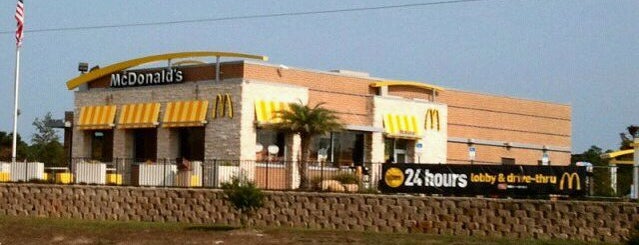 McDonald's is one of Locais curtidos por Brad.