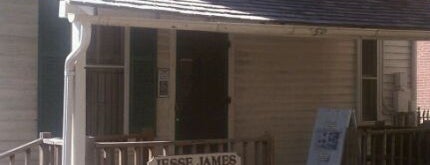 Jesse James House Museum is one of Lugares favoritos de Chad.
