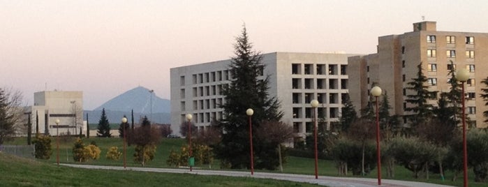 Campus de la Universidad de Navarra - UNAV is one of Vivir en Iturrama (Pamplona).