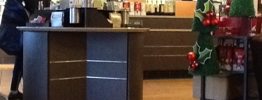 Starbucks is one of Tempat yang Disukai Ashwin.