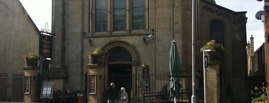 The West Kirk (Wetherspoon) is one of Locais curtidos por Mia.