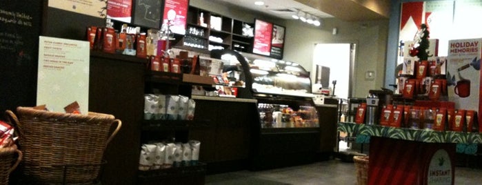 Starbucks is one of Lugares favoritos de Deborah.