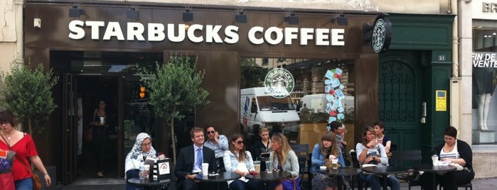 Starbucks is one of Orte, die Jesús gefallen.