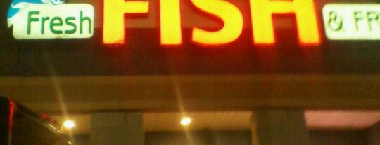 Fresh fish & fry is one of Locais curtidos por Ray.