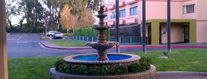 Crowne Plaza Silicon Valley N - Union City is one of Lugares favoritos de Thais.