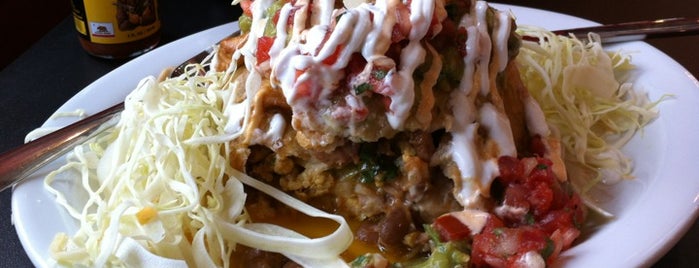 Chronic Tacos is one of Christianさんのお気に入りスポット.