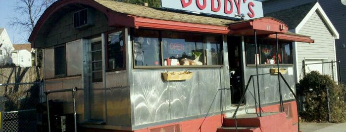 Buddy's Diner is one of Locais salvos de Amber.