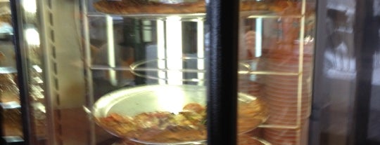Pudgies Pizza is one of Jen'in Kaydettiği Mekanlar.