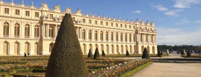 Palácio de Versalhes is one of Paris.