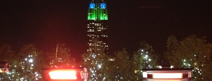 230 Fifth Rooftop Lounge is one of VaynerMedia: Where We Drink.