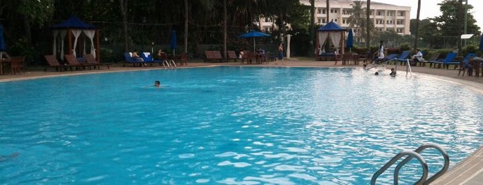 Hilton Colombo Pool is one of Sri Lanka <3.