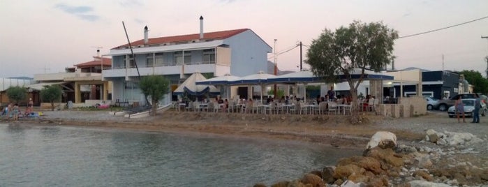 Takis Thalassas Gefsi is one of Favourite food spots around Greece.