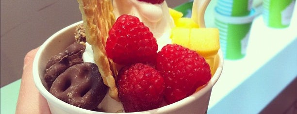 Pinkberry is one of Emilyさんのお気に入りスポット.