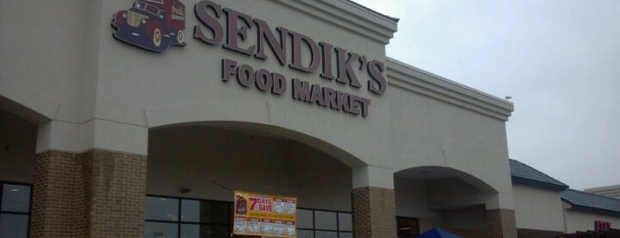 Sendik's Food Market is one of Tempat yang Disukai Shyloh.