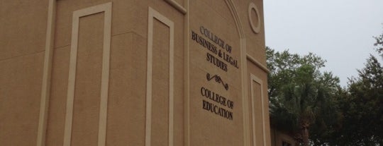 College Of Business And Legal Studies And College Of Education is one of Orte, die SchoolandUniversity.com gefallen.