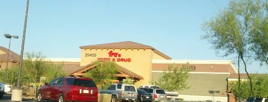 Fry's Food Store is one of Orte, die Ricardo gefallen.