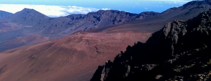 Pu‘u ‘ula‘ula (Haleakalā Summit) is one of Must-do place on Maui.