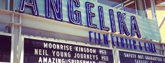 Angelika Film Center & Cafe is one of Lugares favoritos de Whitney.