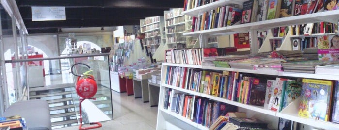 Ibs.it Bookshop is one of Orte, die Simone gefallen.