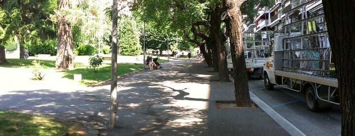 Passeig de la Pau is one of Tempat yang Disukai Alberto.