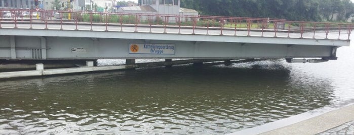 Katelijnepoortbrug is one of Tempat yang Disukai Majd.