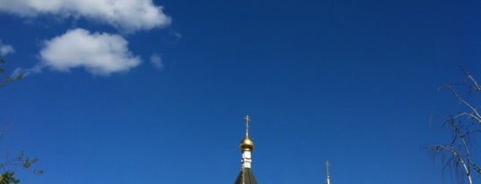Храм Архангела Михаила при клиниках на Девичьем поле is one of Храмоздания.