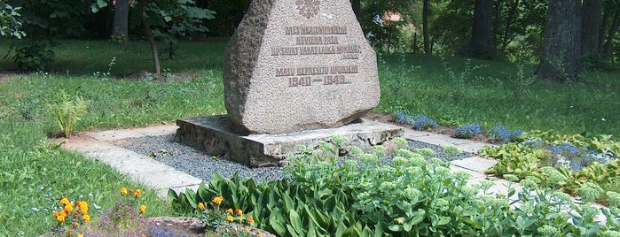 Piemiņas akmens 1940. - 1949. gadā represētajiem ogrēniešiem is one of Pieminekļi un piemiņas vietas.
