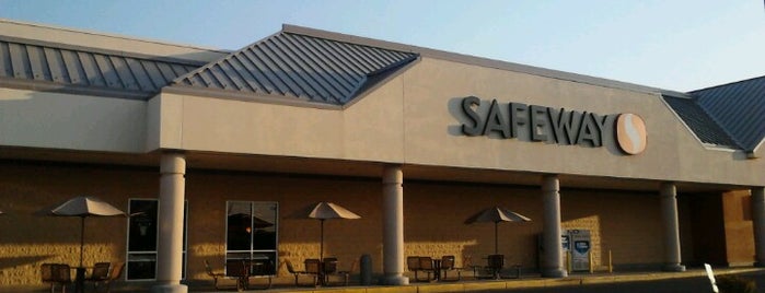 Safeway is one of Lugares favoritos de christopher.