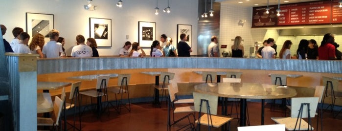 Chipotle Mexican Grill is one of สถานที่ที่ Dorothy ถูกใจ.