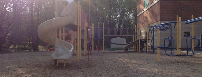 Ashlawn Playground is one of Tempat yang Disukai Terri.