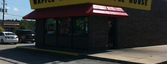 Waffle House is one of สถานที่ที่ Lisa ถูกใจ.