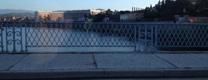 Ponte Catena is one of Lieux qui ont plu à Vito.