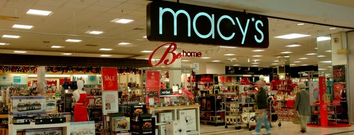 Macy's is one of Tempat yang Disukai Mackenzie.