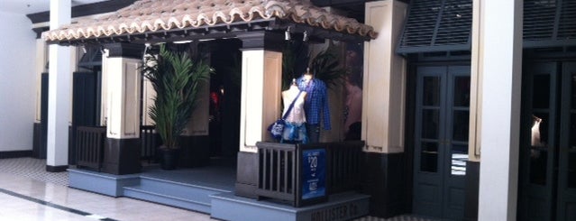 Hollister Co. is one of Lehigh Valley Mall Stores/Restaurants on 4square.