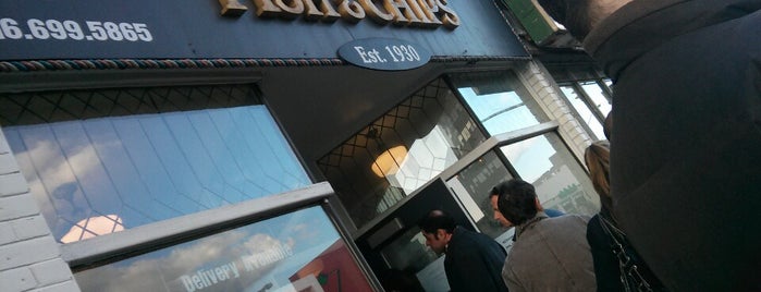 Duckworth's Fish and Chips is one of Lugares favoritos de Anil.