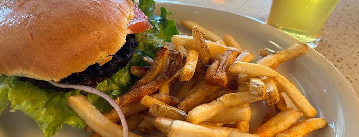Lark Creek Grill is one of Burgers Todo.