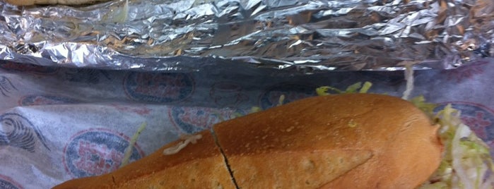 Jersey Mike's Subs is one of Andresさんのお気に入りスポット.