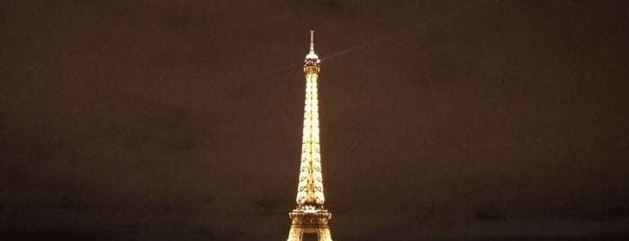 Place du Trocadéro is one of BILAL'ın Beğendiği Mekanlar.