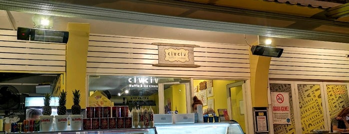 Civciv Waffle & Ice Cream is one of สถานที่ที่ BILAL ถูกใจ.