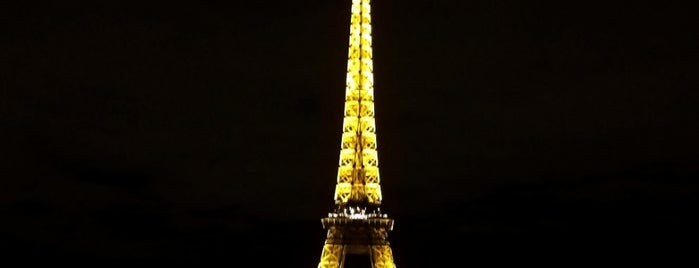Menara Eiffel is one of Tempat yang Disukai BILAL.