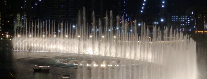 The Dubai Fountain is one of Orte, die BILAL gefallen.