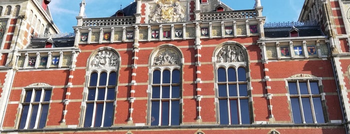 Estación Central de Ámsterdam is one of Lugares favoritos de BILAL.