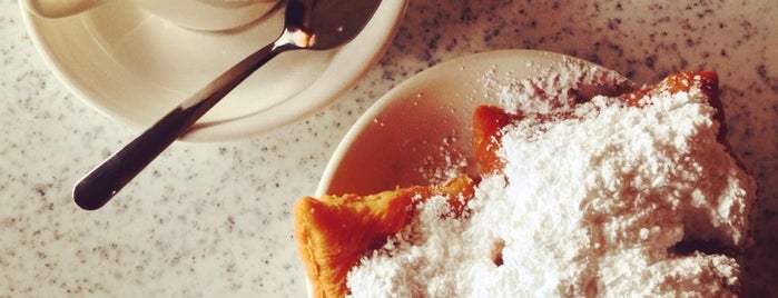 Café du Monde is one of Cusp25さんのお気に入りスポット.