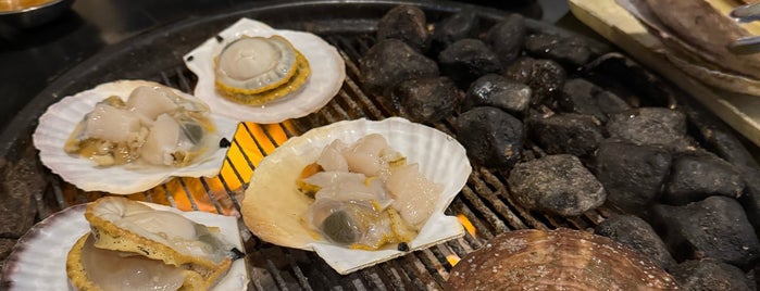 해녀맥반석조개구이 is one of Seoul - Restaurants.