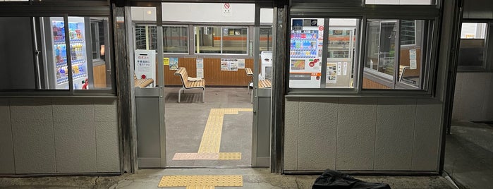 Shimobe-Onsen Station is one of JR 고신에쓰지방역 (JR 甲信越地方の駅).