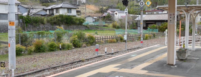 甲斐常葉駅 is one of JR 고신에쓰지방역 (JR 甲信越地方の駅).